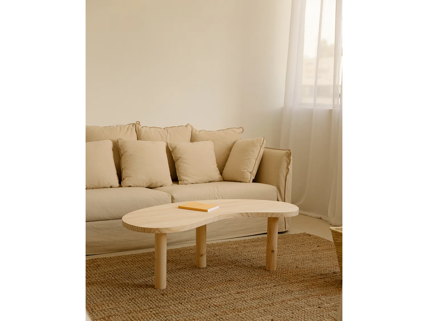 Mesa de centro de madera maciza de forma orgánica Decowood con tres patas en color natural de 100x40cm - GINA - DECOWOOD