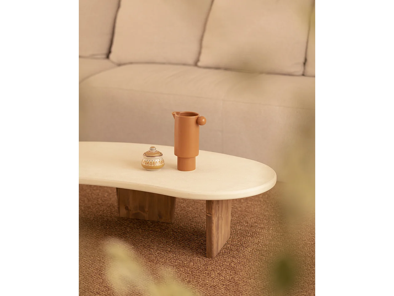 Table basse en microciment avec pieds en bois vieilli 120x30cm - BIMBA - DECOWOOD