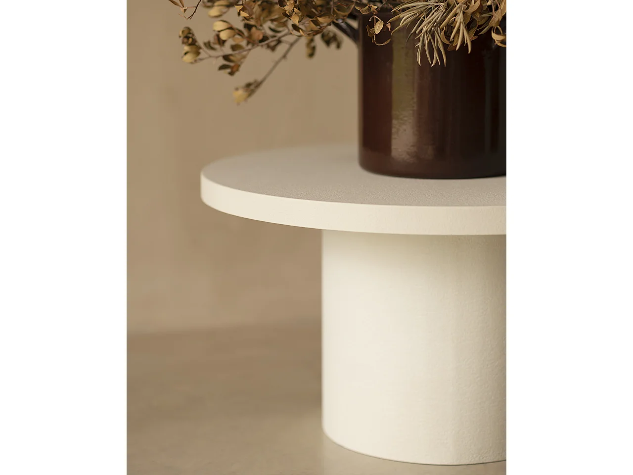 Mesa de centro redonda de microcemento en tono blanco roto DECOWOOD de Ø60x30cm - LUCÍA - DECOWOOD