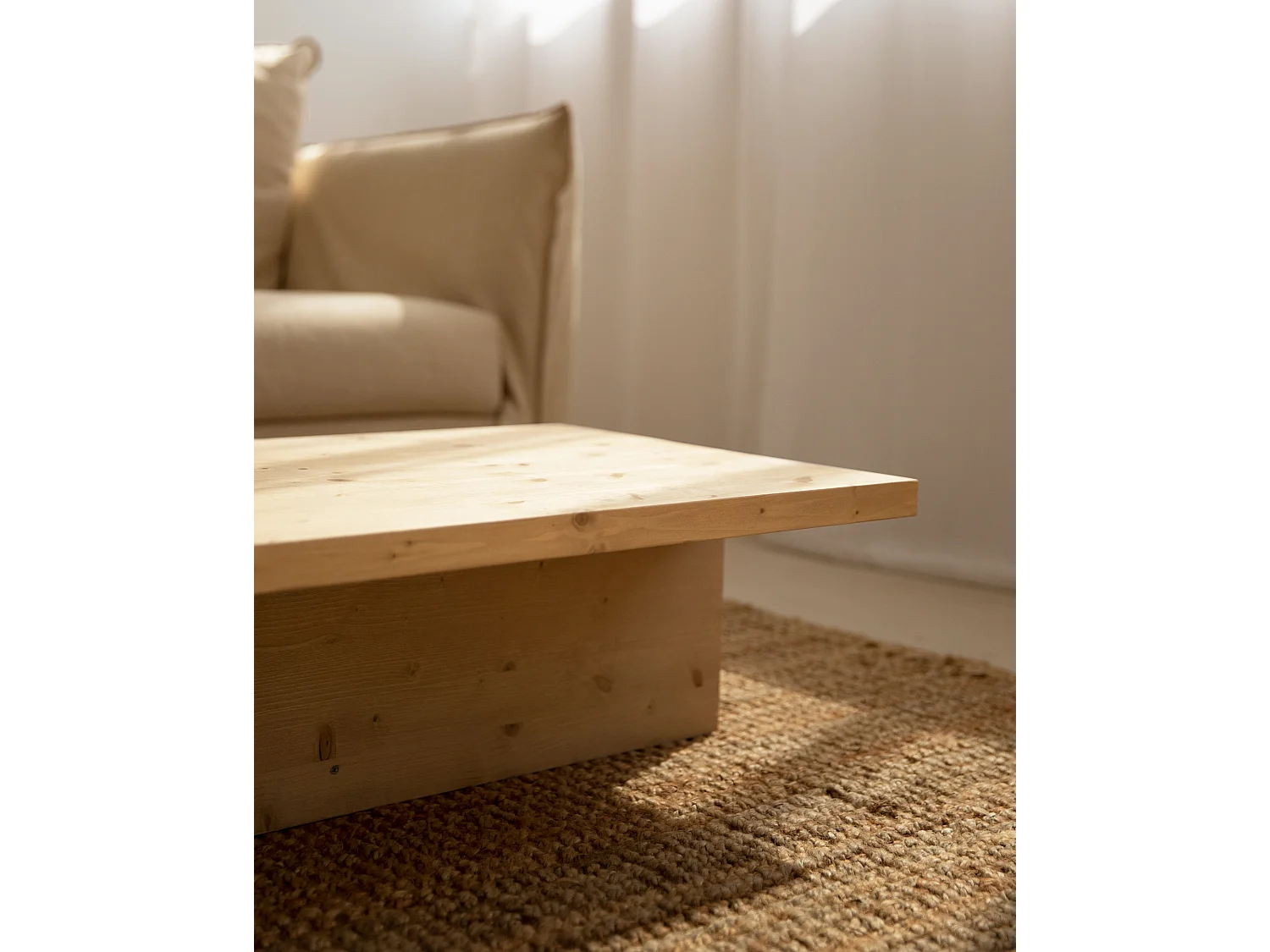 Tavolo basso rettangolare in legno massello tono marrone chiaro 123,5x27cm - SAM - DECOWOOD