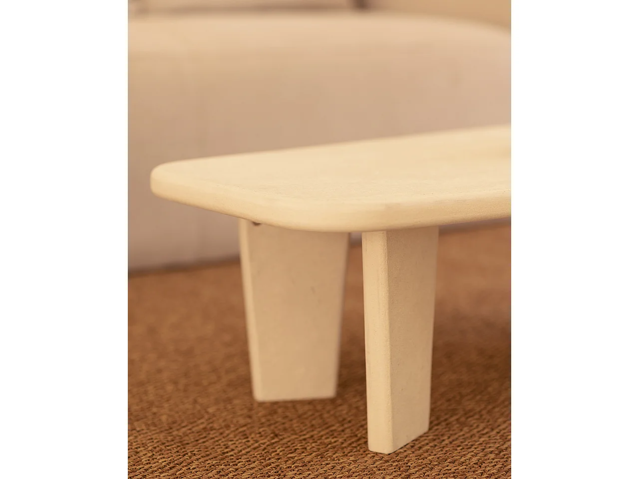 Table basse en microciment avec trois pieds blanc cassé 100x30cm - BIMBA - DECOWOOD