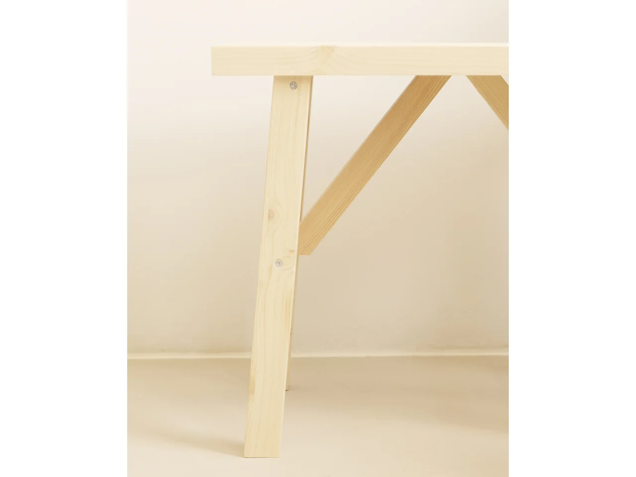 Taburete de madera maciza en tono natural de 45x55cm - SIEP - DECOWOOD