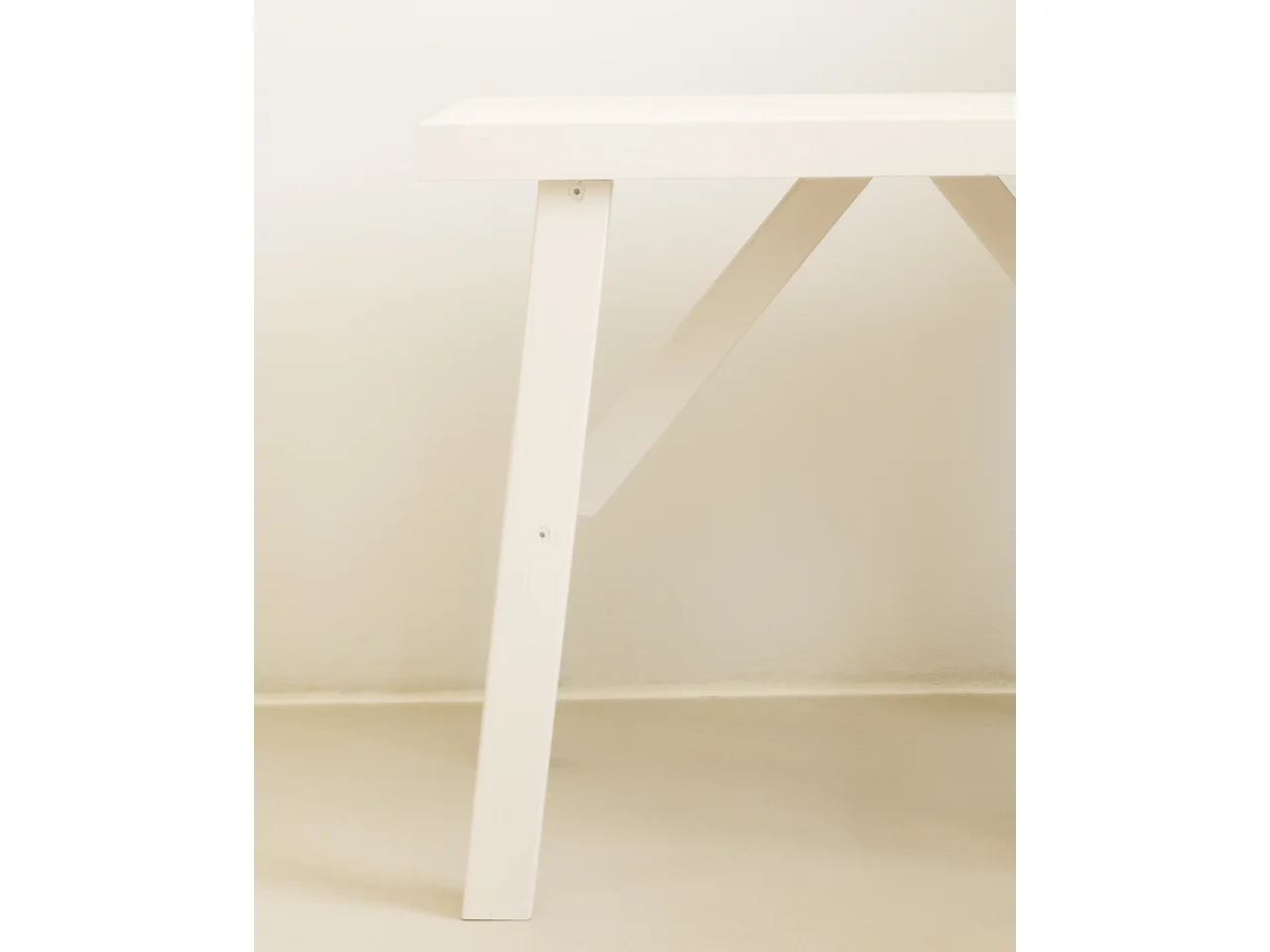 Taburete de madera maciza en tono blanco de 45x55cm - SIEP - DECOWOOD