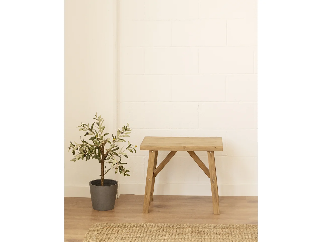 Sgabello in legno massello in tono rovere scuro 55x45cm - SIEP - DECOWOOD