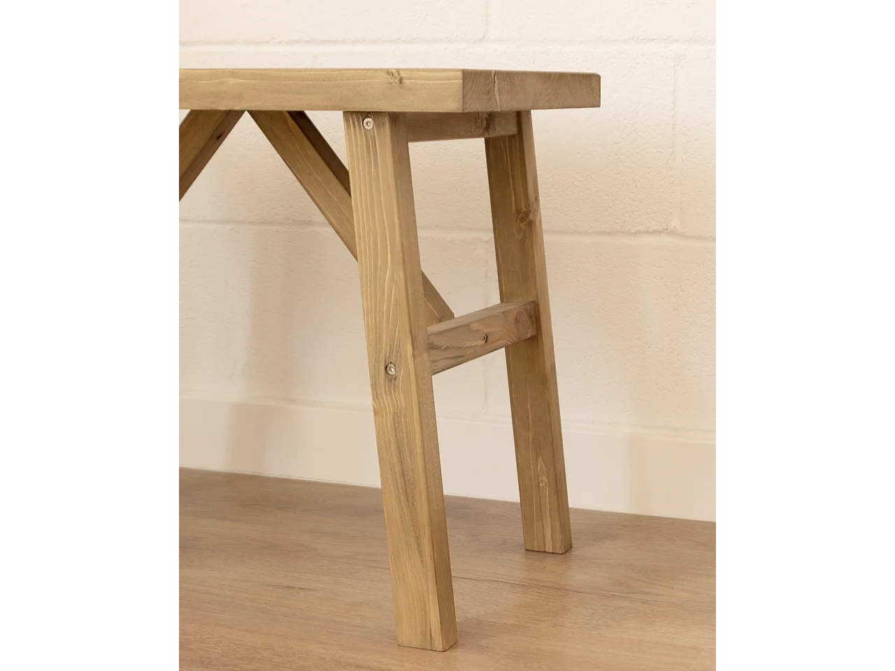 Sgabello in legno massello in tono rovere scuro 55x45cm - SIEP - DECOWOOD