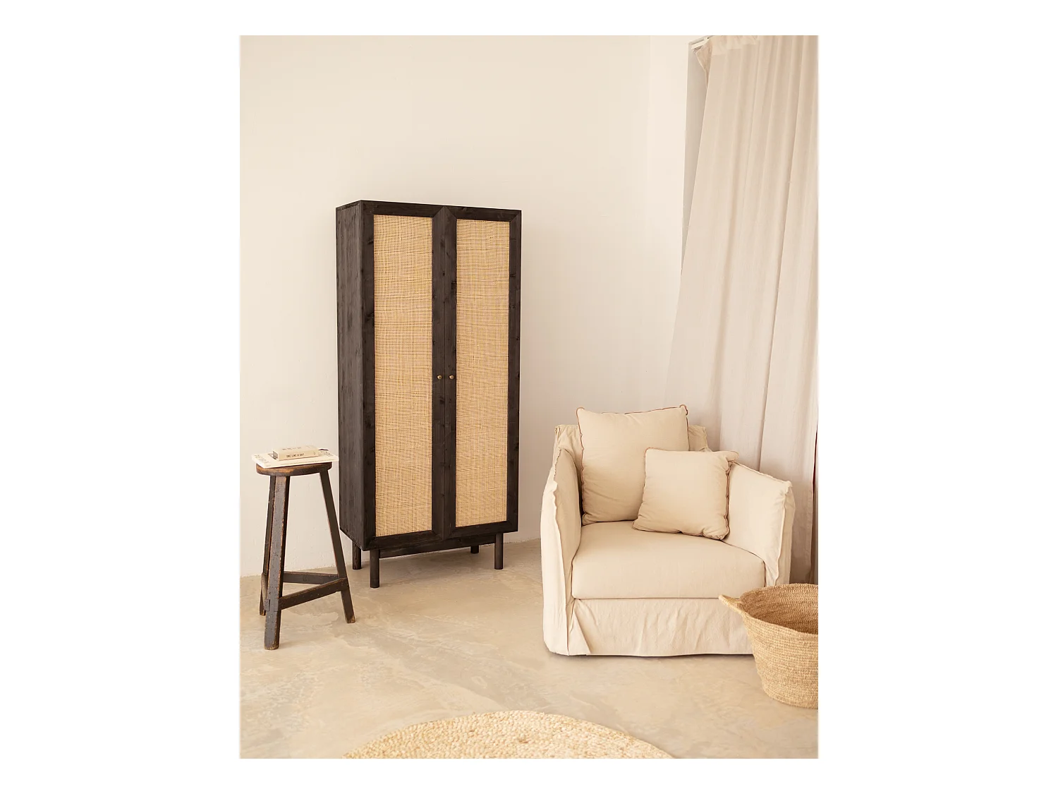 Armoire en bois de sapin et tressage de rotin noir 180x80cm - FRIDA - DECOWOOD