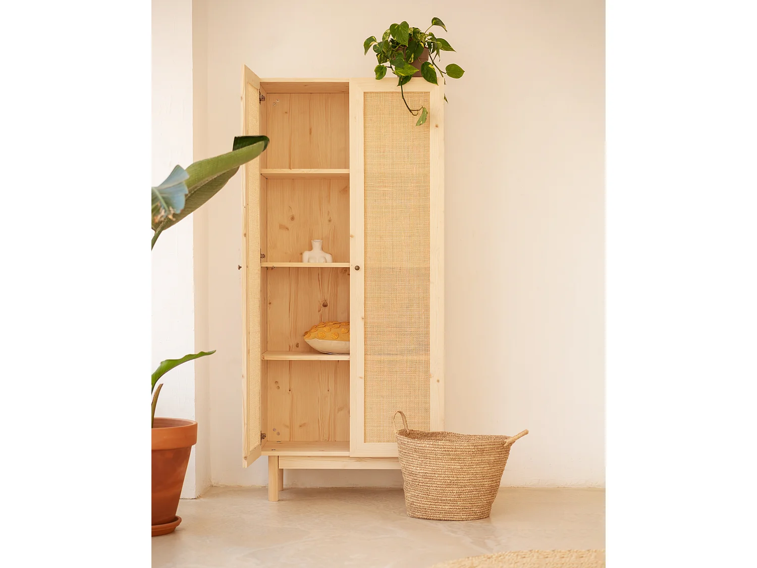 Armoire en bois de sapin et tressage de rotin 180x80cm - FRIDA - DECOWOOD