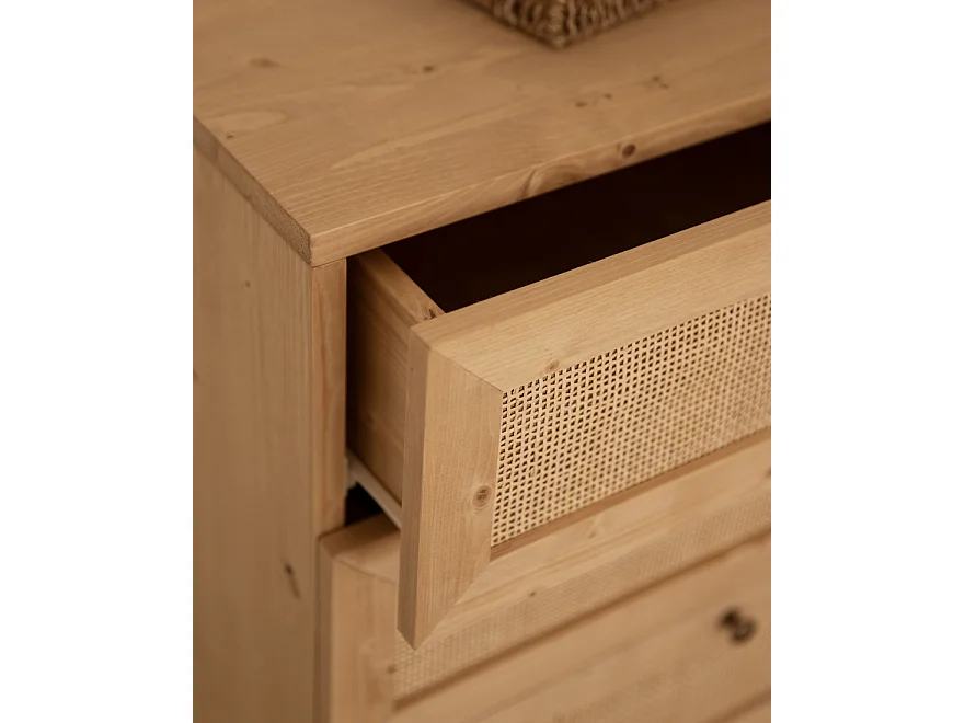 Cómoda de madera maciza y rafia 6 cajones en tono roble medio 120x76cm - FRIDA - DECOWOOD