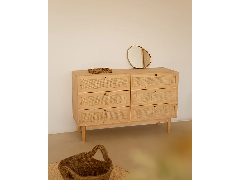 Cómoda de madera maciza y rafia 6 cajones en tono roble medio 120x76cm - FRIDA - DECOWOOD
