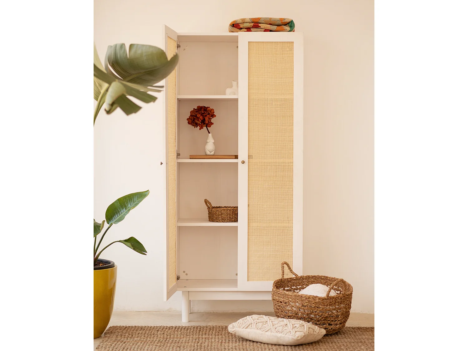 Armoire en bois de sapin et tressage de rotin blanc 180x80cm - FRIDA - DECOWOOD