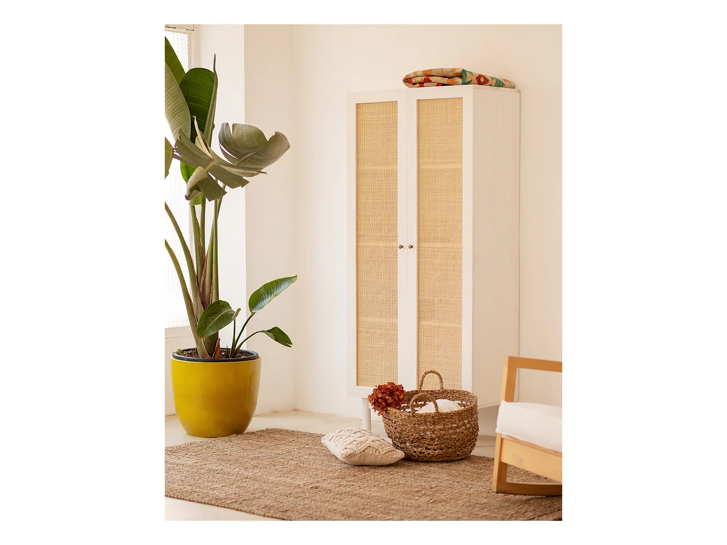 Armoire en bois de sapin et tressage de rotin blanc 180x80cm - FRIDA - DECOWOOD