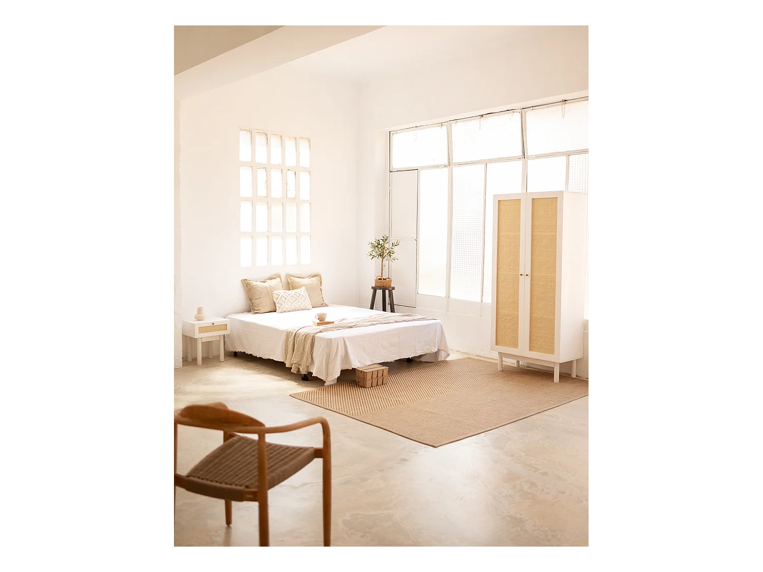 Armoire en bois de sapin et tressage de rotin blanc 180x80cm - FRIDA - DECOWOOD