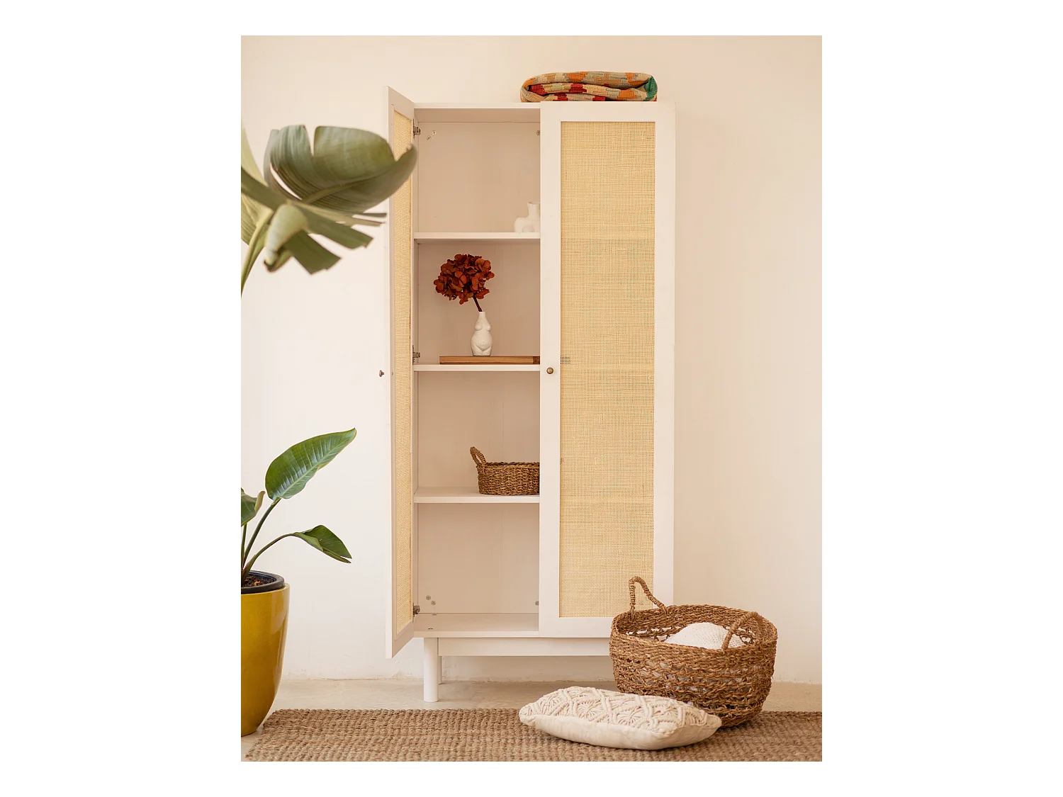 Armoire en bois de sapin et tressage de rotin blanc 180x80cm - FRIDA - DECOWOOD