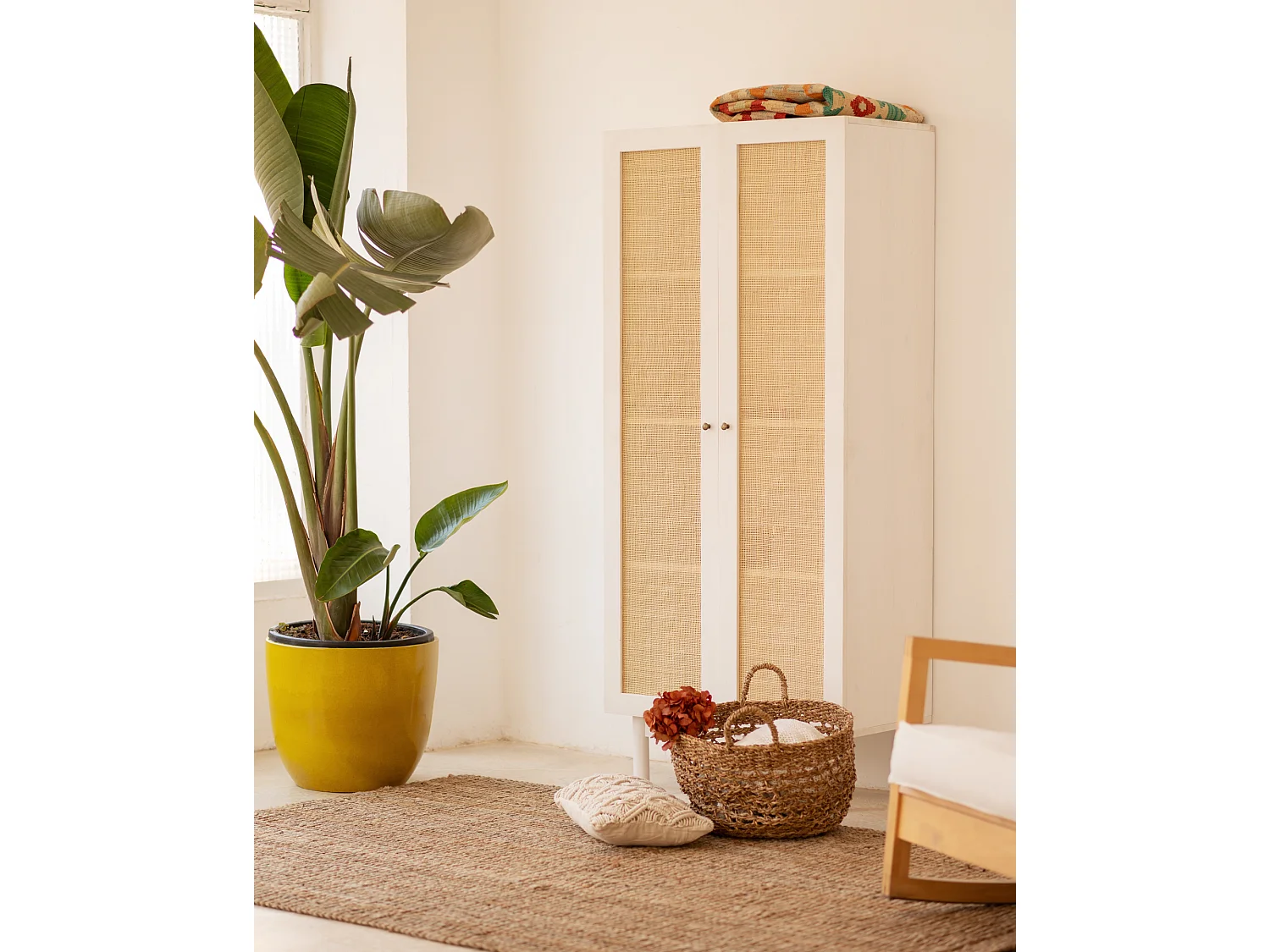 Armoire en bois de sapin et tressage de rotin blanc 180x80cm - FRIDA - DECOWOOD