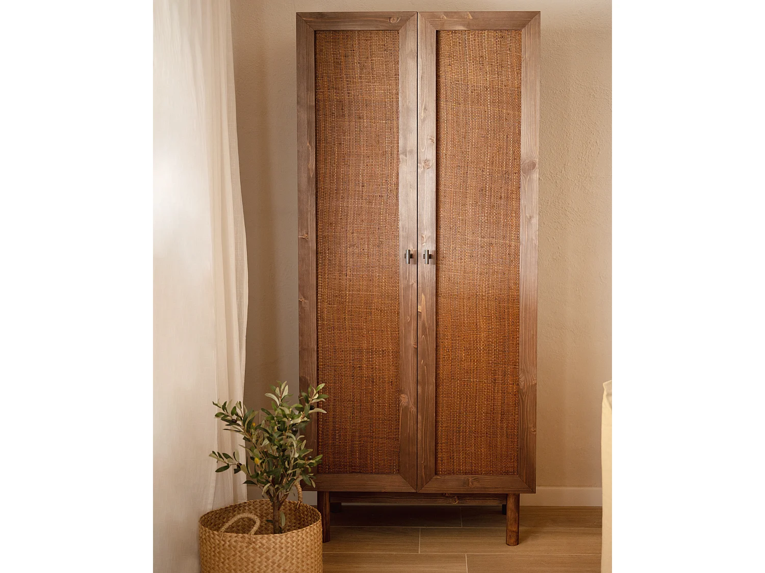 Armoire en bois de sapin et raphia ton marron 180x80cm - OLIVIA - DECOWOOD