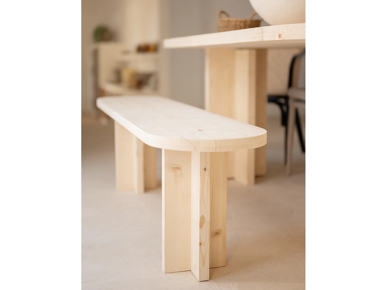 Pack de mesa de comedor de 200x85cm y banco de 160x45cm de madera maciza de abeto Decowood en tono natural - TOKYO - DECOWOOD