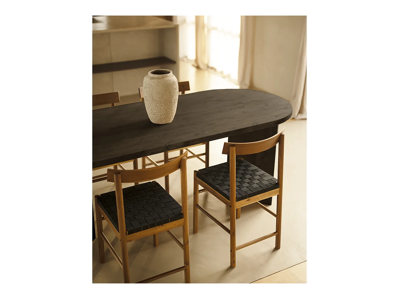 Mesa de comedor de madera maciza de abeto ovalada Decowood en tono negro de 180x75cm en tono negro - OSAKA - DECOWOOD