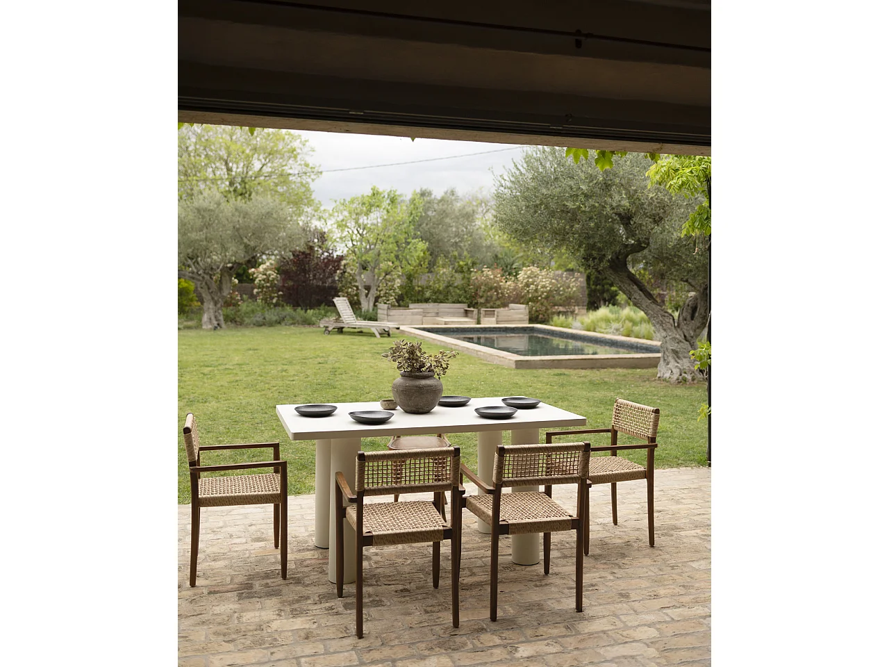 Mesa de comedor rectangular de microcemento en tono blanco roto DECOWOOD de 160x75cm - LUCÍA - DECOWOOD