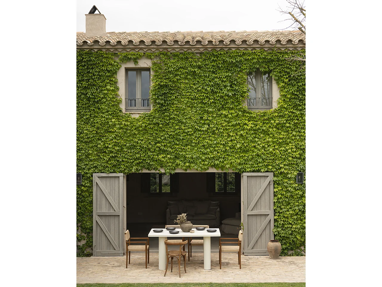 Mesa de comedor rectangular de microcemento en tono blanco roto DECOWOOD de 160x75cm - LUCÍA - DECOWOOD