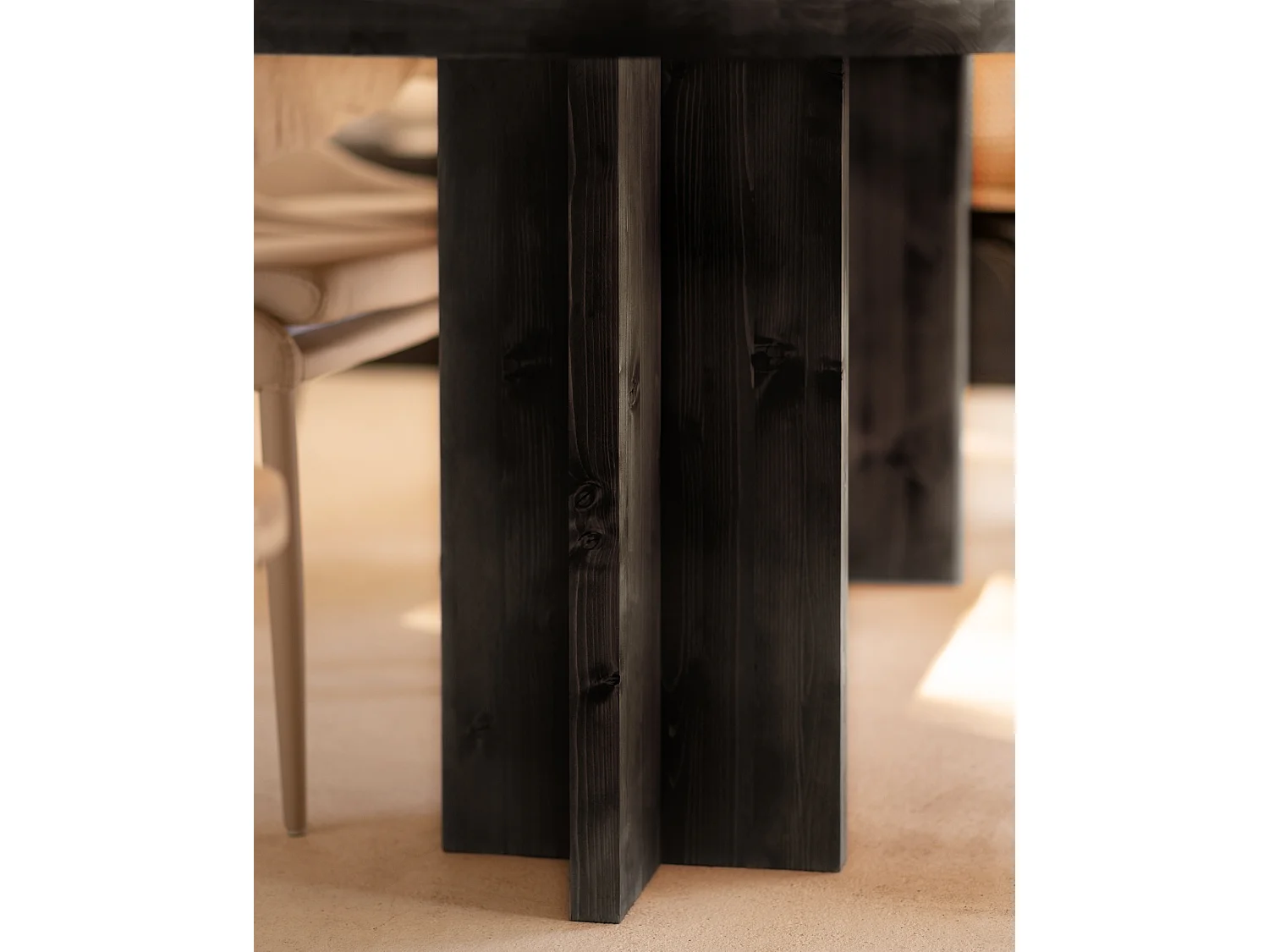 Table à manger ovale en bois de sapin noir 160x75cm - TOKYO - DECOWOOD