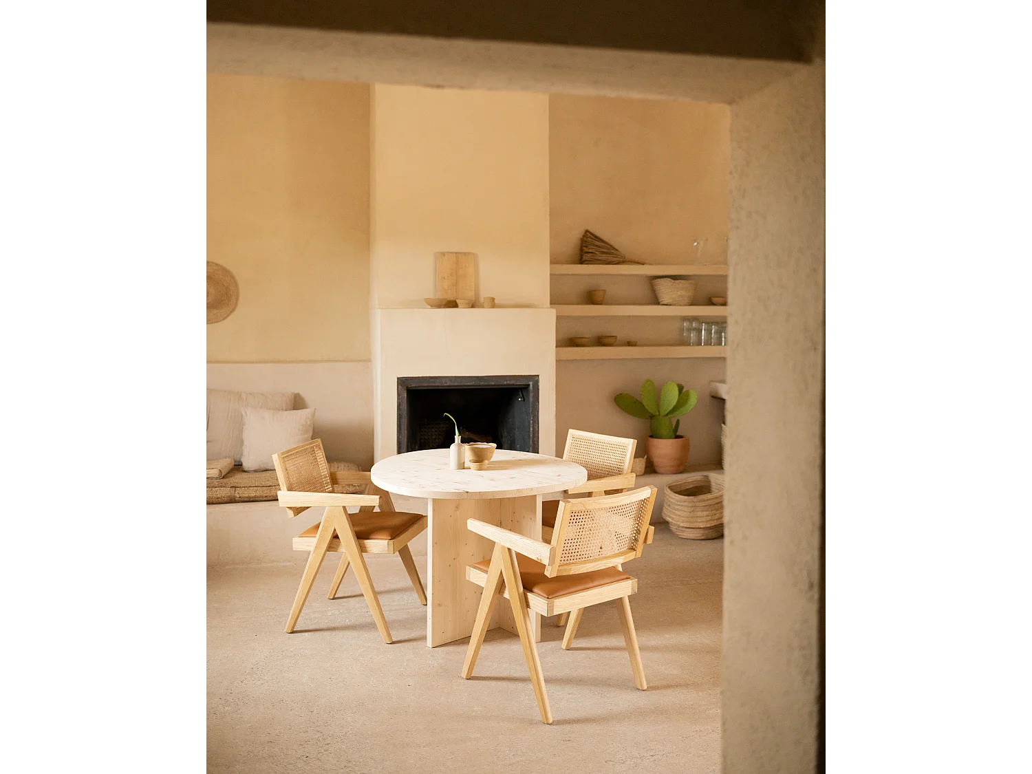 Mesa de comedor de forma orgánica de madera de abeto maciza Decowood en tono natural de 100x75cm - MUR - DECOWOOD