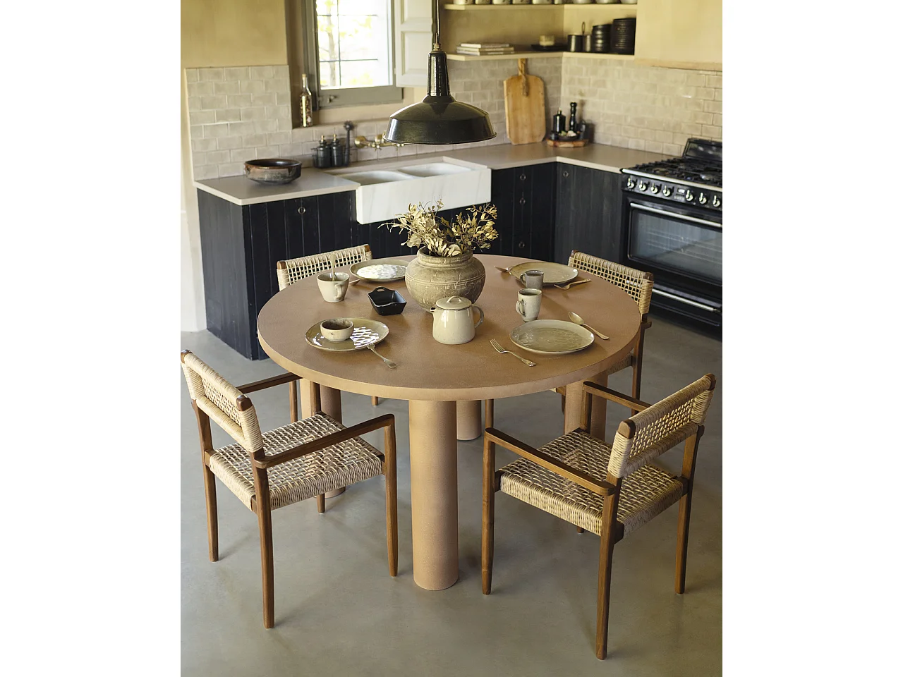 Mesa de comedor redonda de microcemento en tono terracota DECOWOOD de Ø160x75cm - LUCÍA - DECOWOOD