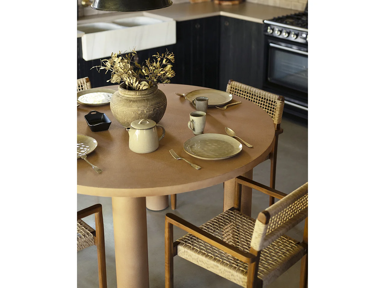 Mesa de comedor redonda de microcemento en tono terracota DECOWOOD de Ø160x75cm - LUCÍA - DECOWOOD