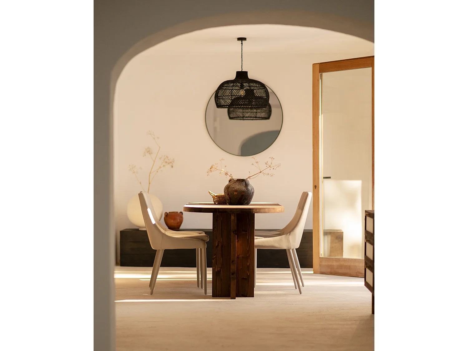 Pack de mesa de comedor de 200x85cm y banco de 160x45cm de madera maciza de abeto Decowood en tono nogal - TOKYO - DECOWOOD