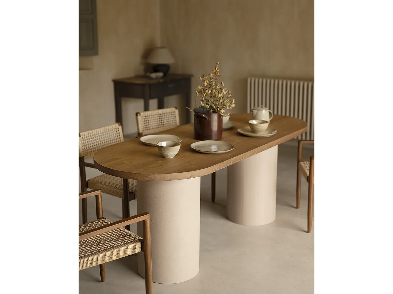 Table de salle à manger ovale en bois massif teinte chêne foncé avec pieds en microciment teinte terre 160cm - LUCÍA - DECOWOOD