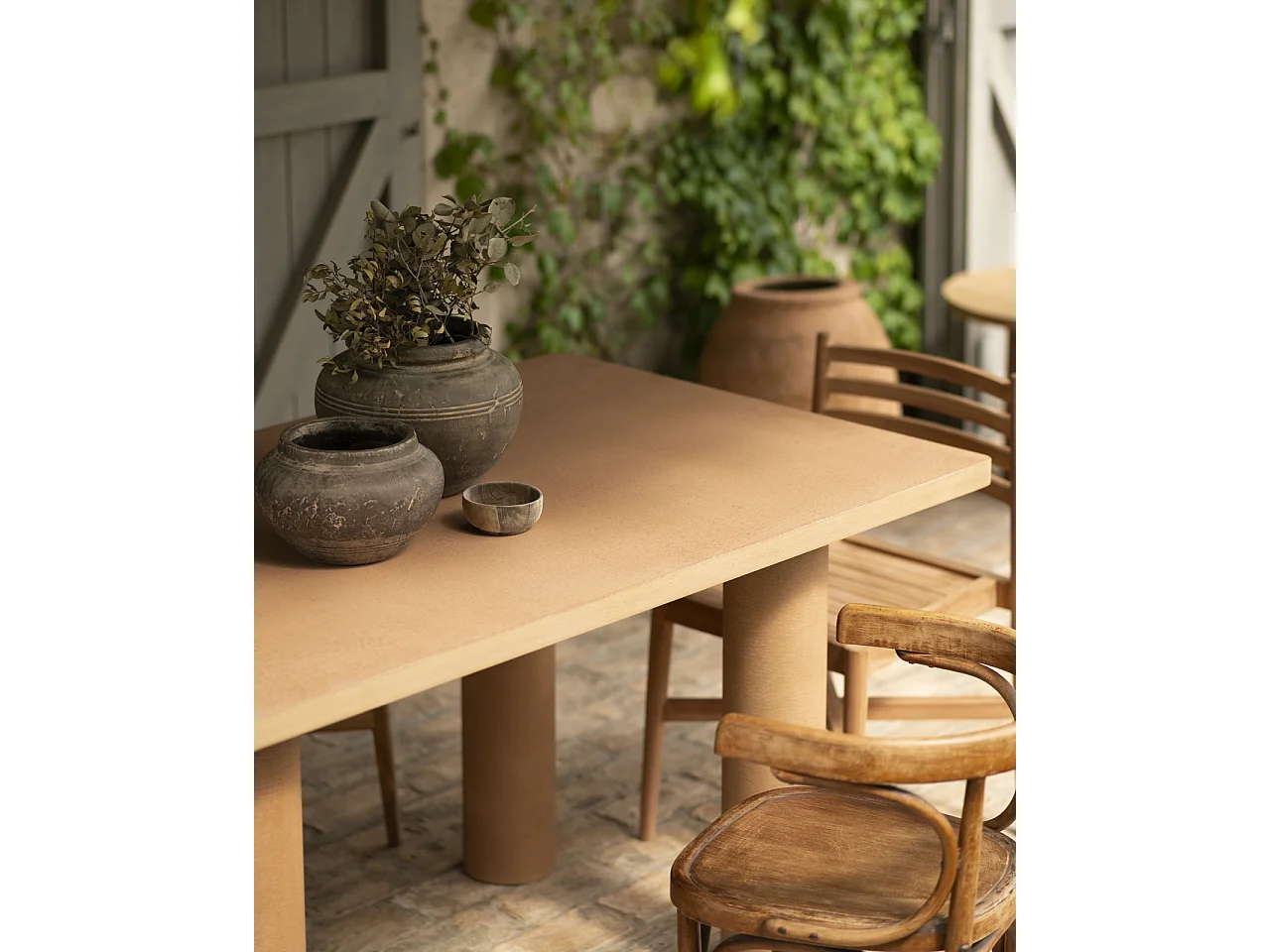 Mesa de comedor rectangular de microcemento en tono terracota DECOWOOD de 180x75cm - LUCÍA - DECOWOOD