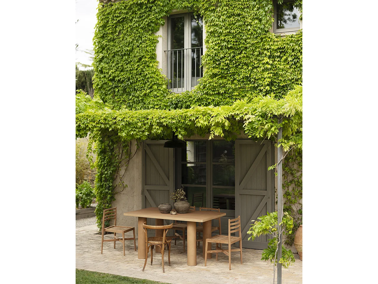 Mesa de comedor rectangular de microcemento en tono terracota DECOWOOD de 180x75cm - LUCÍA - DECOWOOD