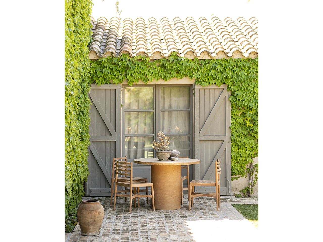 Tavolo da pranzo rotondo legno marrone e microcemento terracotta 100cm