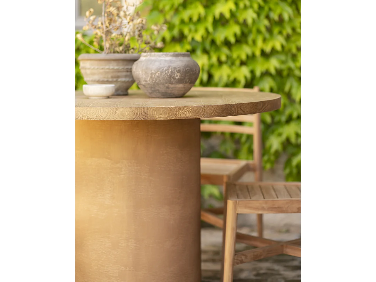 Tavolo da pranzo rotondo legno marrone e microcemento terracotta 100cm