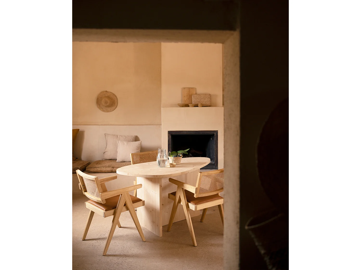 Mesa de comedor de forma orgánica de madera de abeto maciza Decowood en tono natural de 142,9x75cm - MUR - DECOWOOD