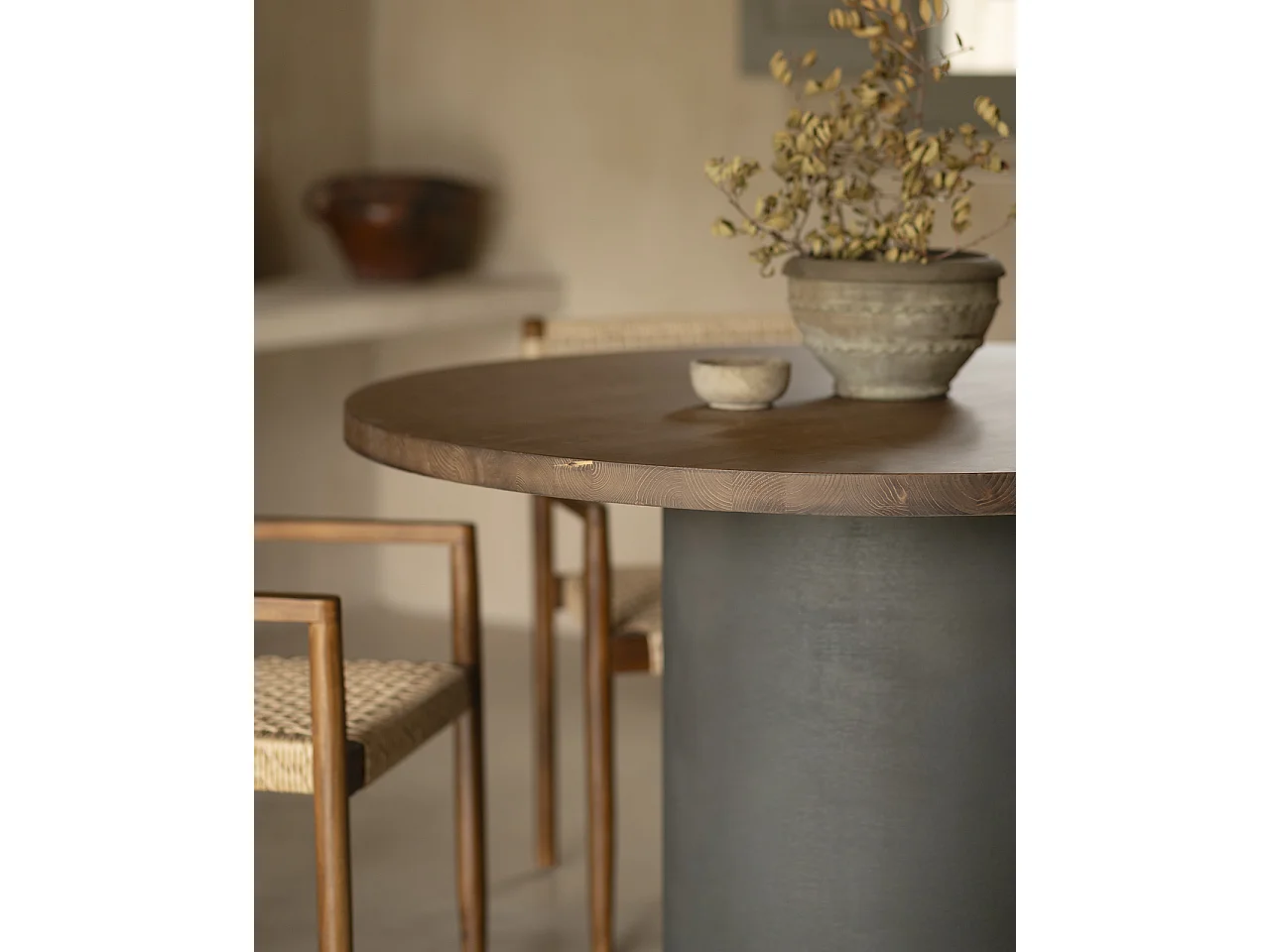 Tavolo da pranzo rotondo in legno marrone e microcemento verde 100cm