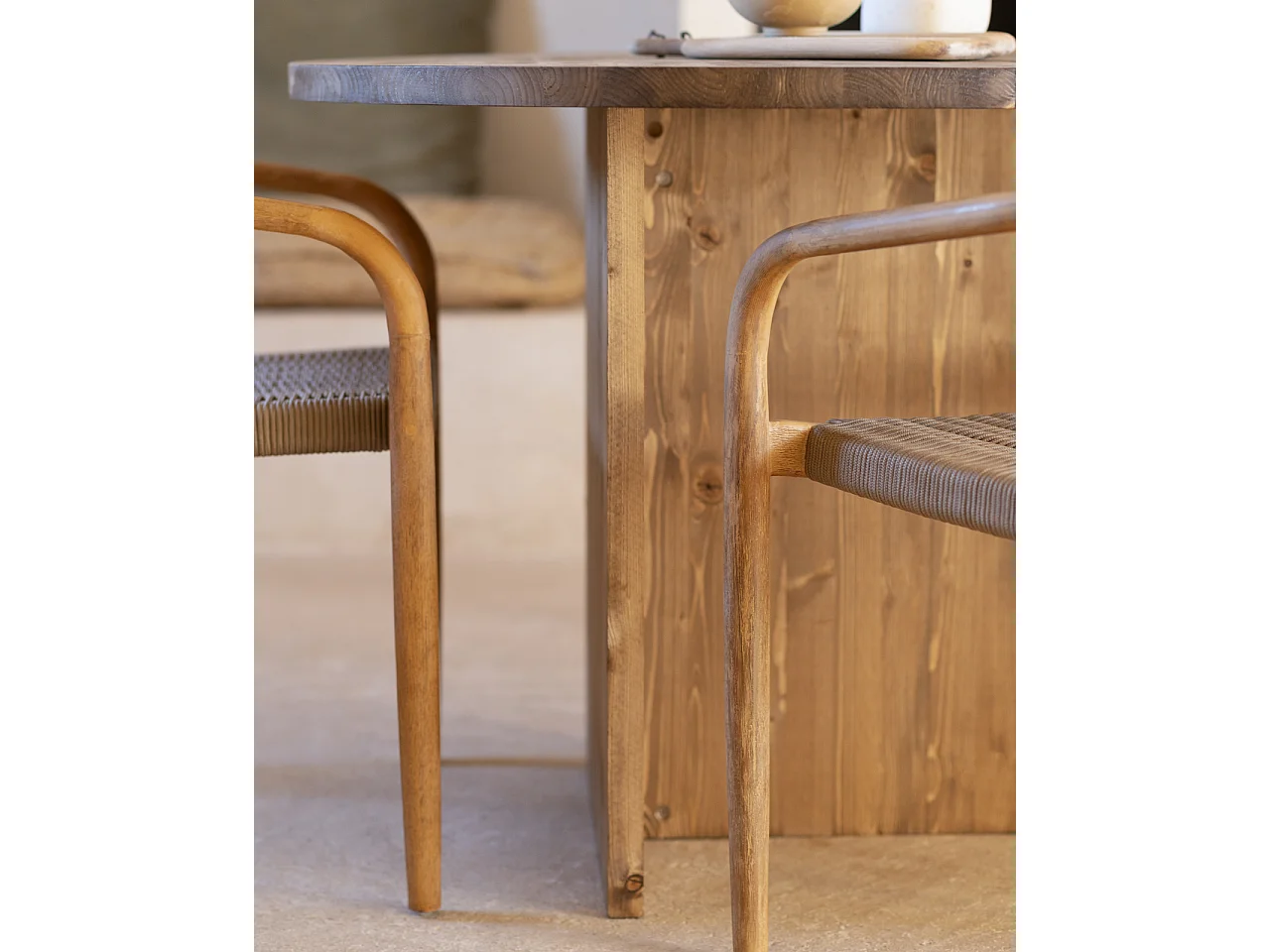 Mesa de comedor de forma orgánica de madera de abeto maciza Decowood en tono roble oscuro de 100x75cm - MUR - DECOWOOD