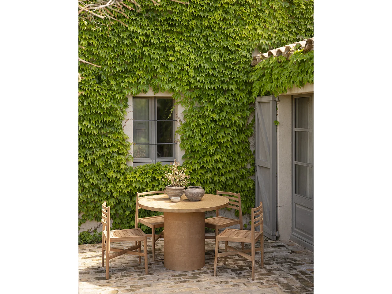 Tavolo da pranzo rotondo legno marrone e microcemento terracotta 120cm