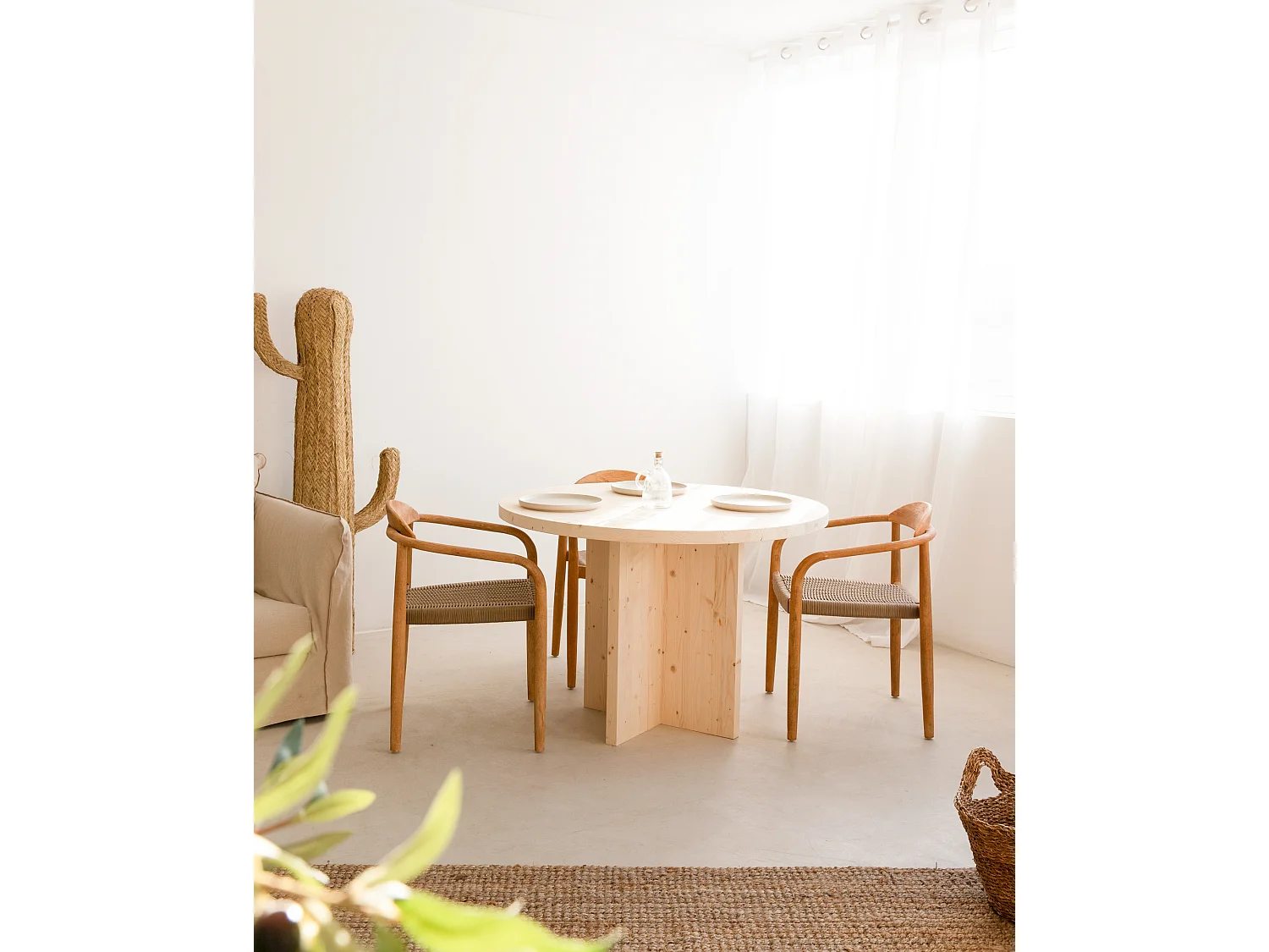 Mesa de comedor de madera maciza de abeto redonda Decowood en tono natural de Ø110x75cm - TOKYO - DECOWOOD