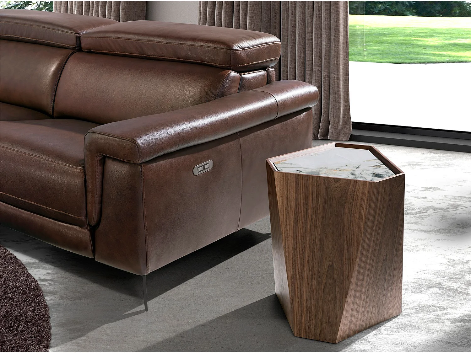 Porseleinen marmeren en notenhouten driehoekige hoektafel