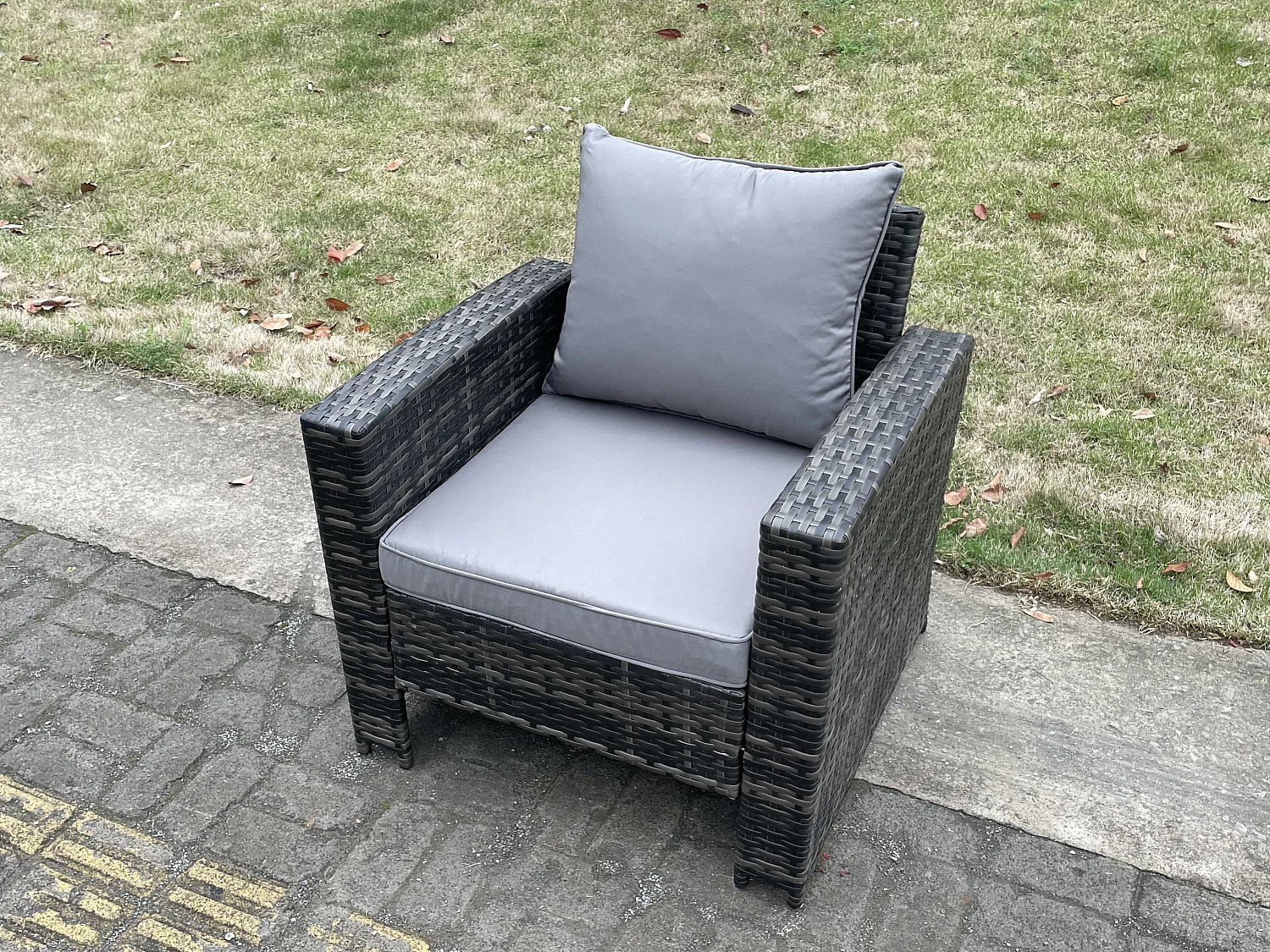 Hoher Rücken Rattan Gartenmöbel im Freien Einzelsofa Sessel Terrassenmöbel mit Kissen