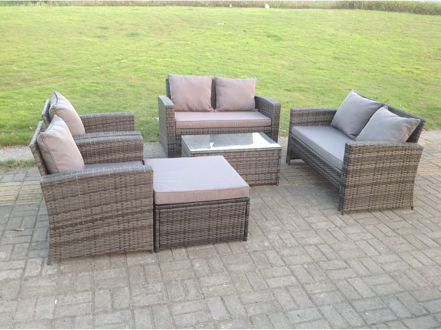 7-Sitzer Hoher Rücken Rattan Sofa Set Outdoor-Möbel mit Quadratisch Couchtisch Großer Fußhocker Sessel 2-Sitzer Liebes-Sofa Dunkelgrau Gemischt