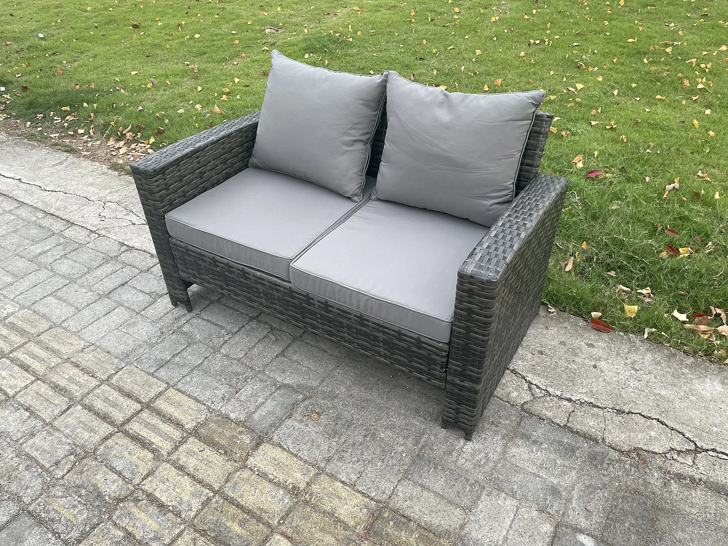 Hoher Rücken Rattan 2-Sitzer Sofa Doppelsitz Patio Love Sofa Gartenmöbel im Freien mit Kissen