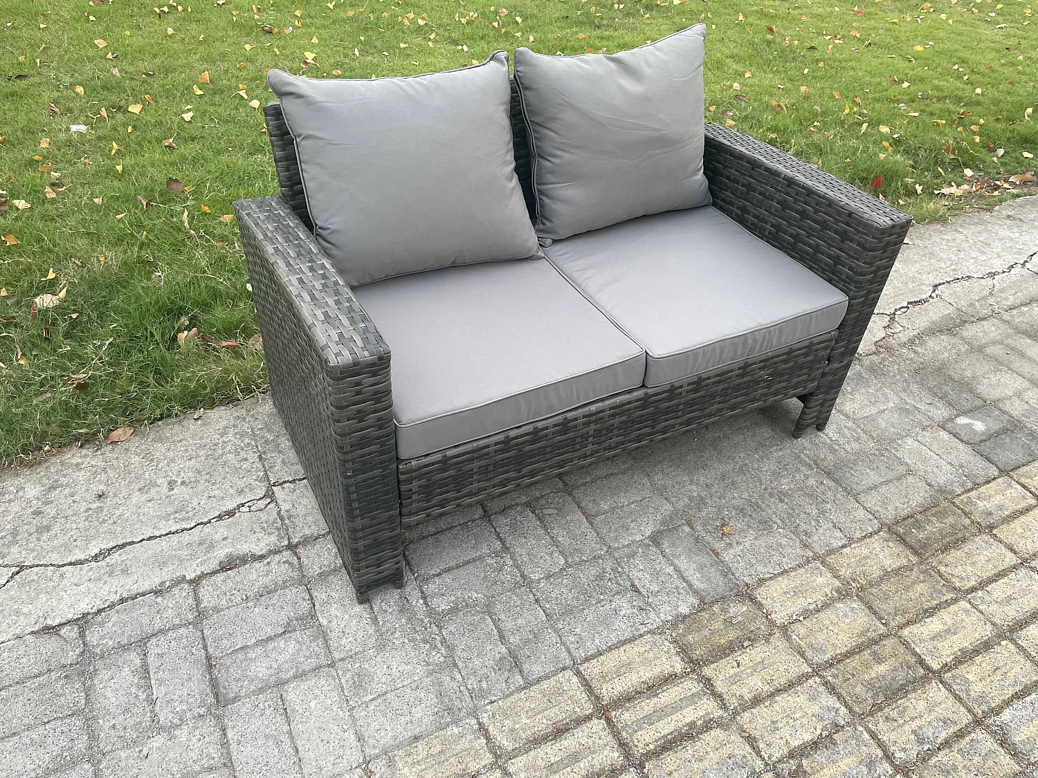 Hoher Rücken Rattan 2-Sitzer Sofa Doppelsitz Patio Love Sofa Gartenmöbel im Freien mit Kissen