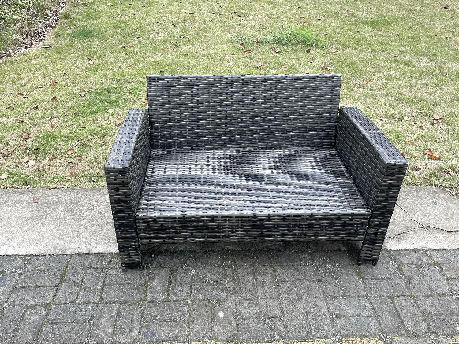 Hoher Rücken Rattan 2-Sitzer Sofa Doppelsitz Patio Love Sofa Gartenmöbel im Freien mit Kissen