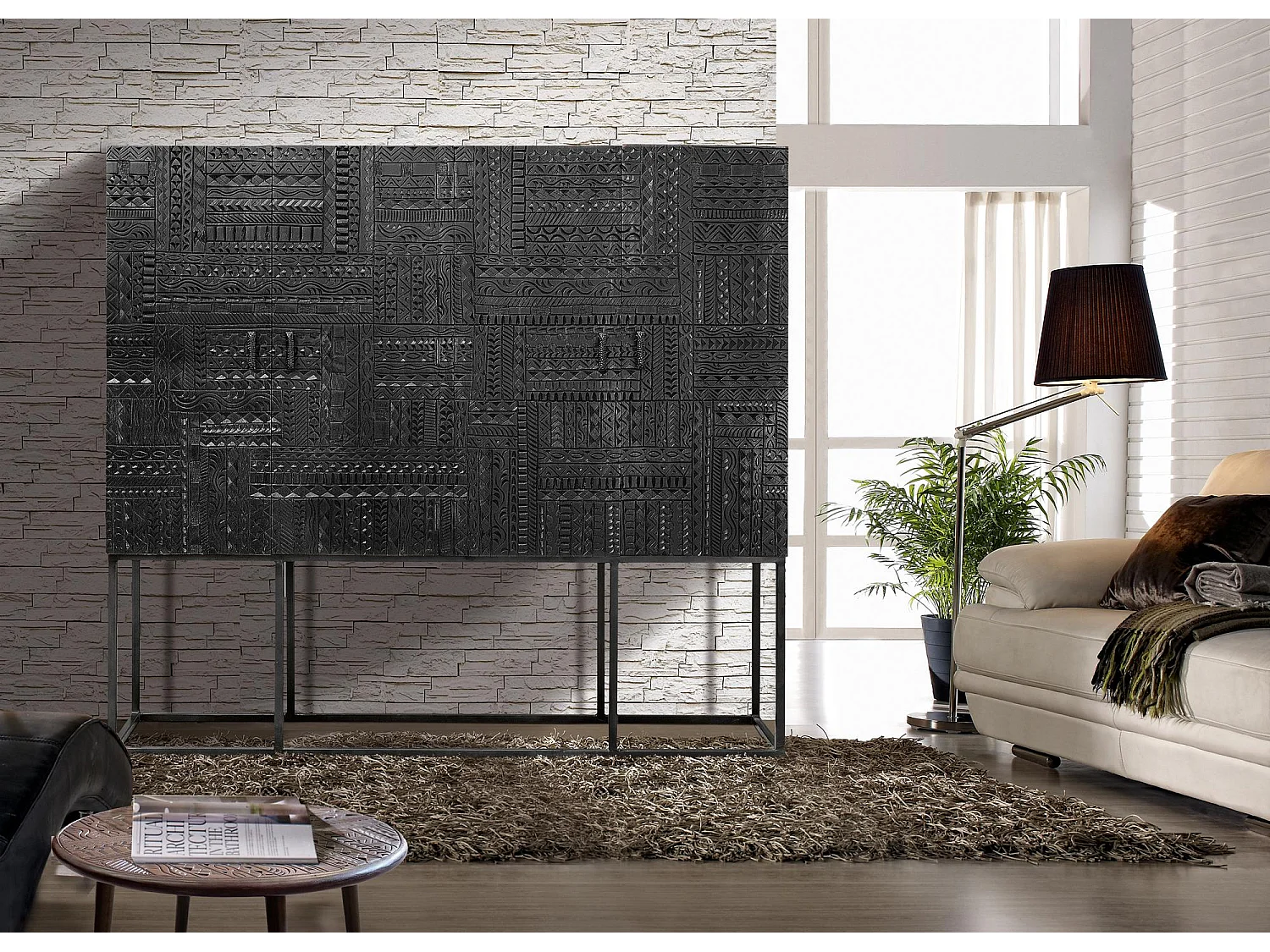 Vitrina madera de mango y patas metal en nogal oscuro Marrón.Giner y Colomer 160x40x180