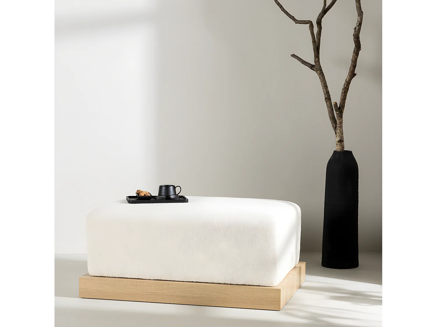 Pouf Design en Tissu Bouclé "Ivy" 100cm Blanc & Naturel