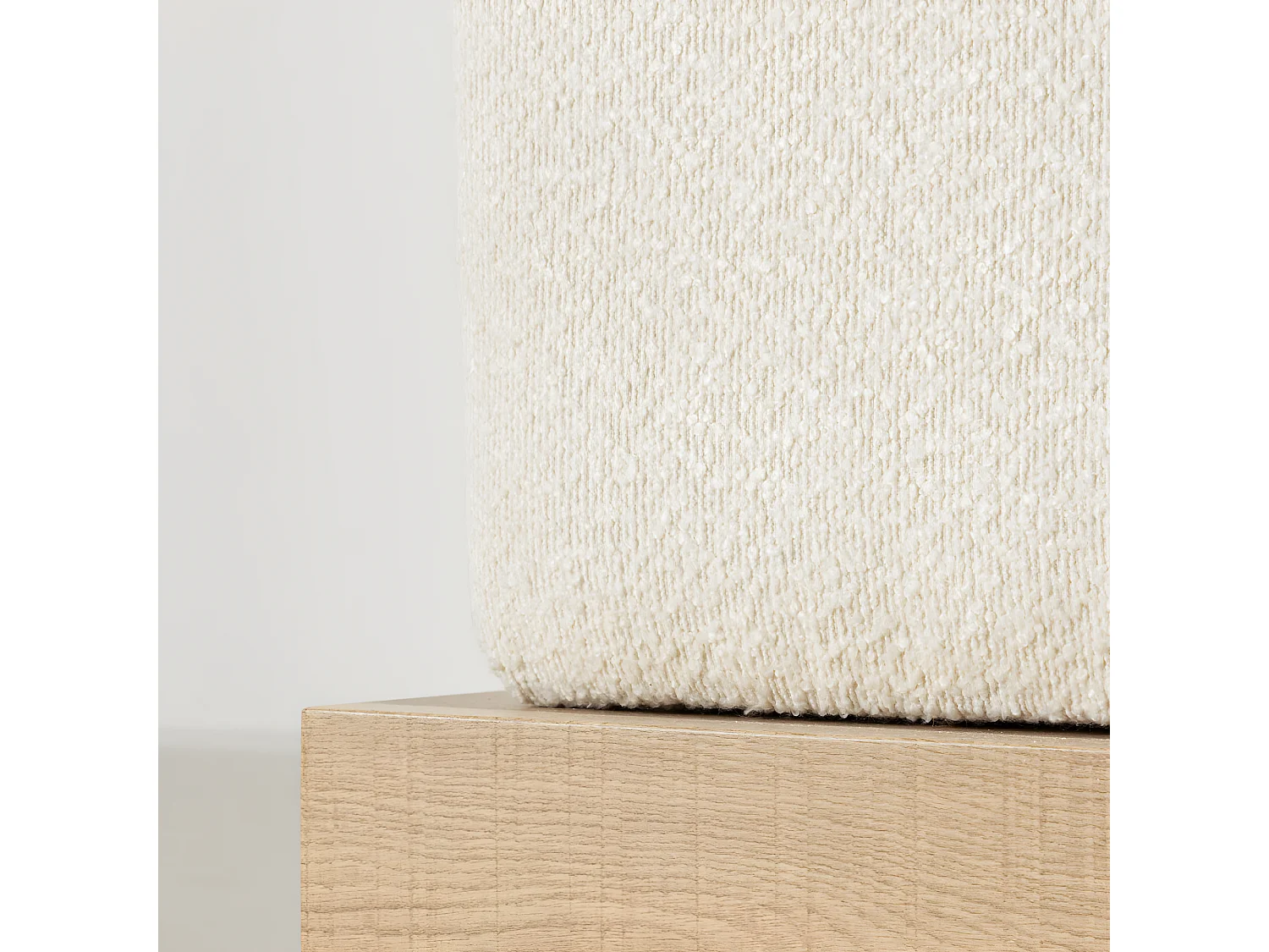 Pouf Design en Tissu Bouclé "Ivy" 100cm Blanc & Naturel