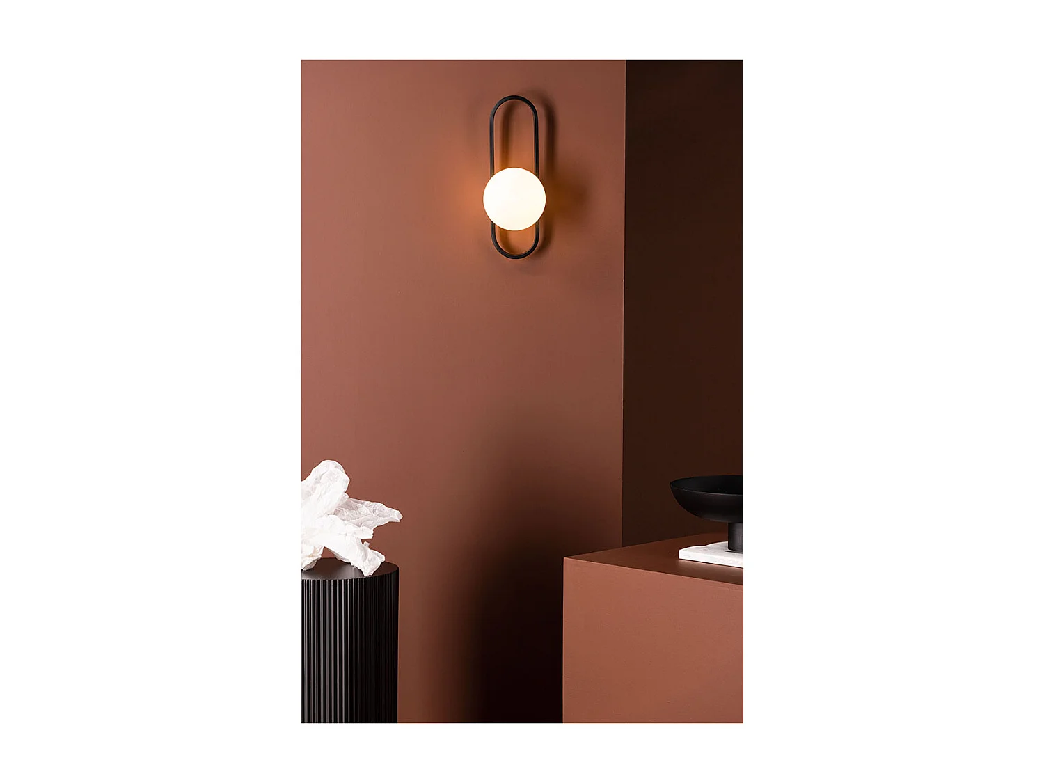 Lámpara de pared Alpes lighting 15x19x40cm color negro.
