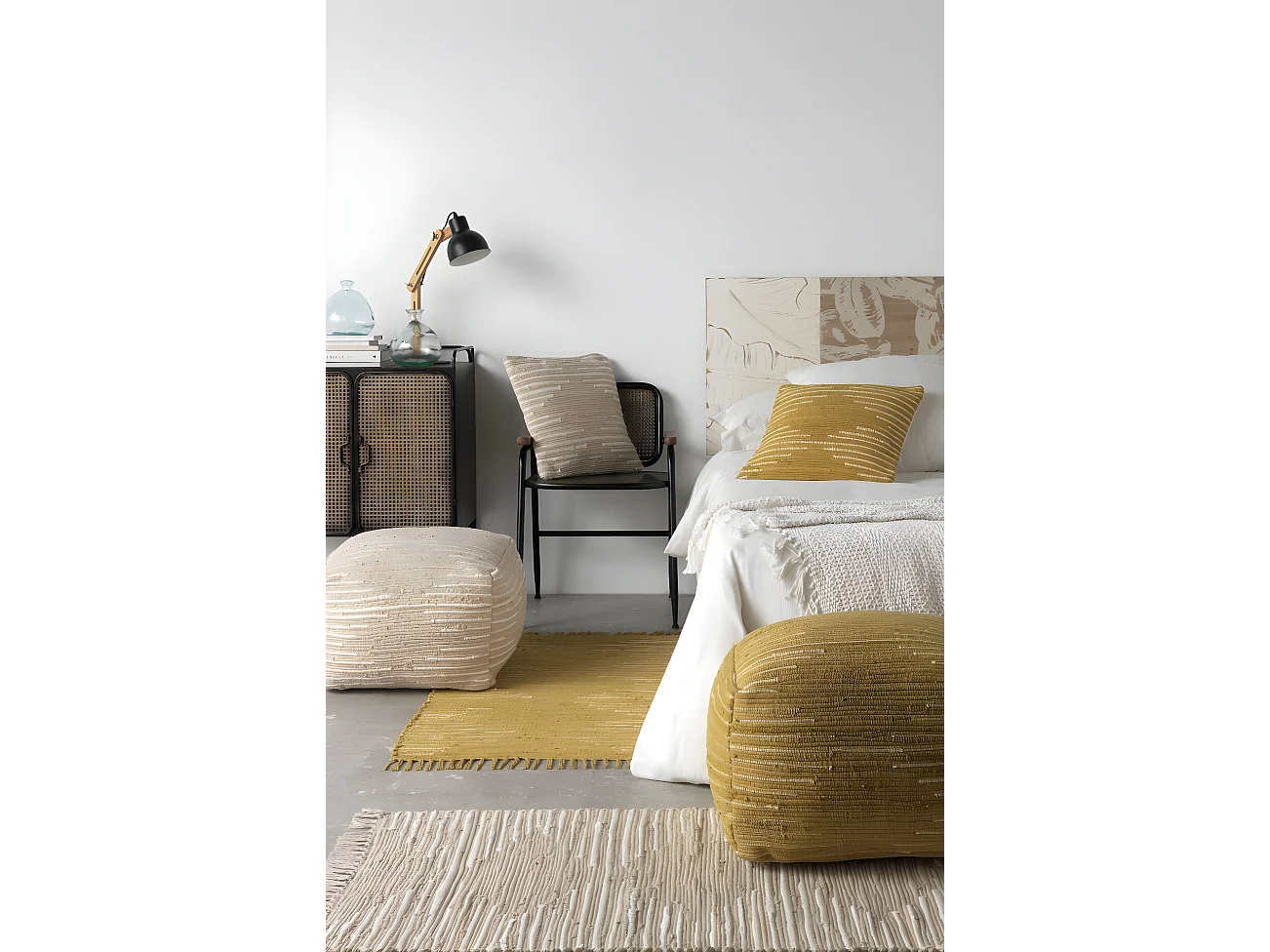 Goldfarbener Sitzpuff aus Baumwolle, 45 x 45 x 35 cm