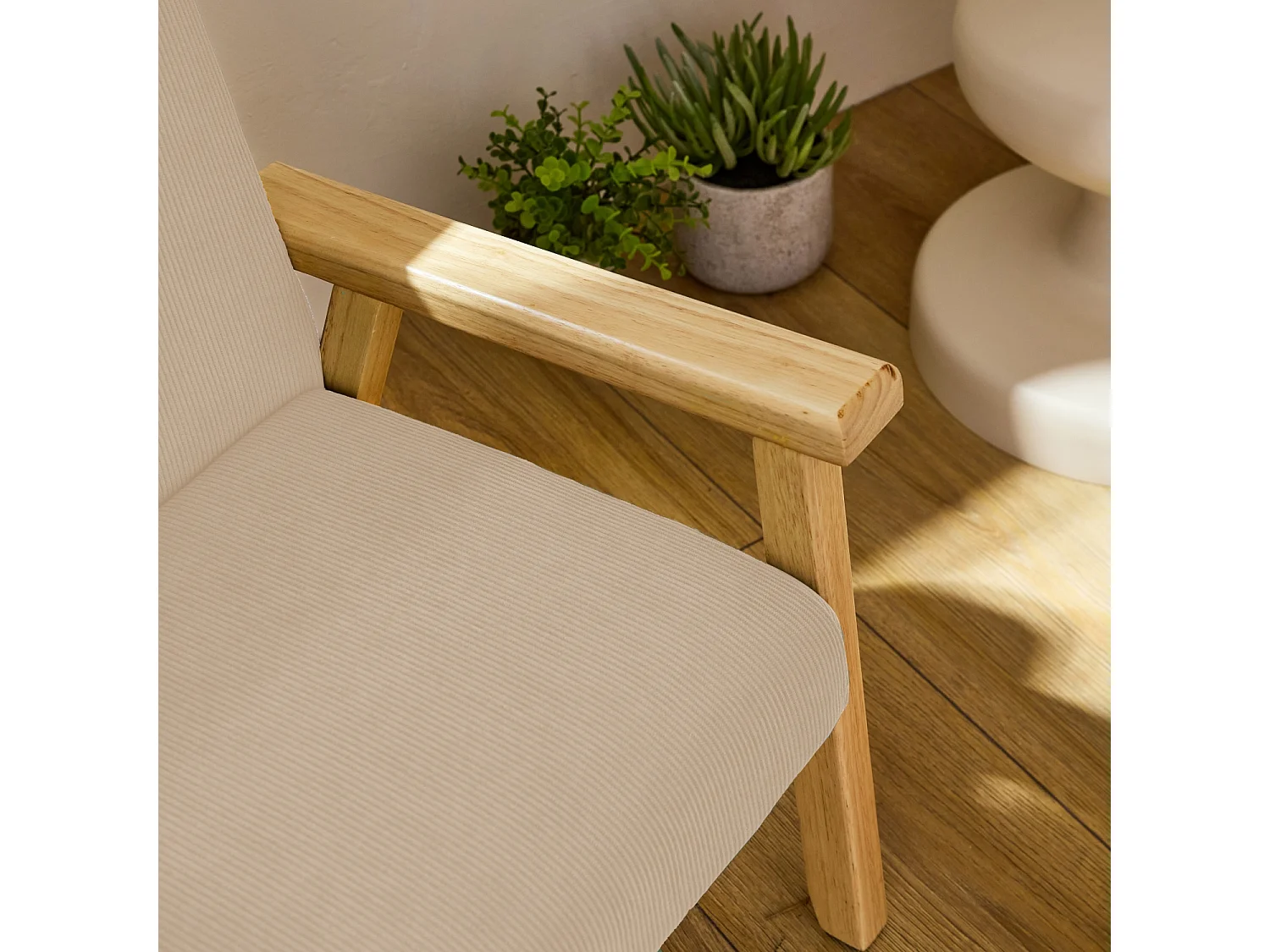 Fauteuil enfant en bois et velours côtelé crème. ISAK L 47 x P 43.5 x H 50cm